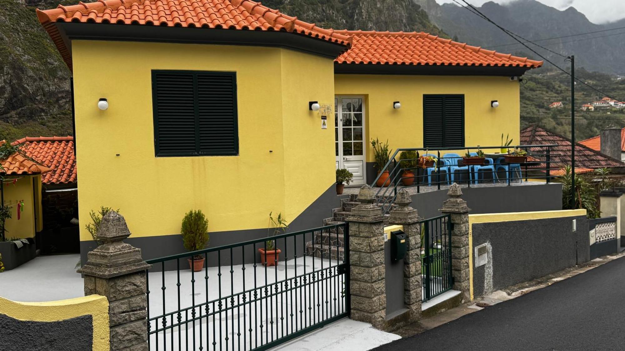 Terra Cha Cottage,Feel Home, São Vicente エクステリア 写真